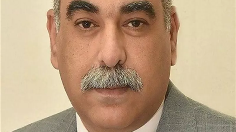 رئيس حي غرب اسيوط يضبط موظف يقوم بتحصيل مبالغ بدفاتر مقلده