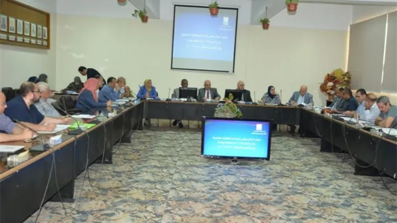 رئيس جامعة أسيوط يؤكد على ضرورة تعظيم الاستفادة من الإمكانيات الطبية للمستشفيات الجامعية