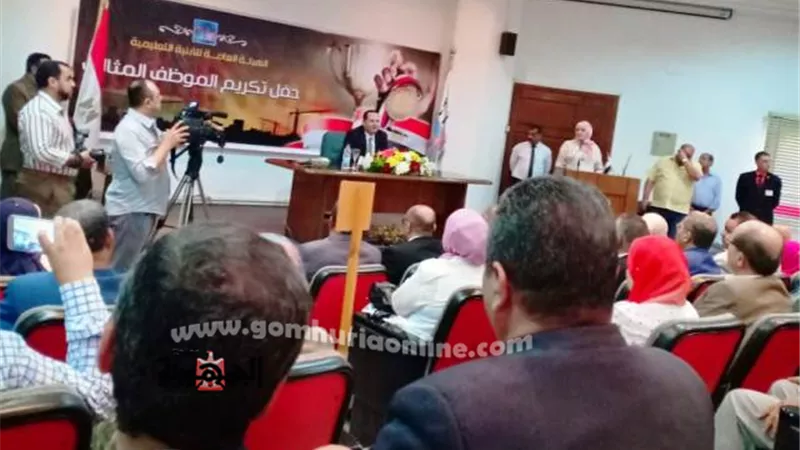 مدير هيئة الأبنية التعليمية يكرم المهندسين والموظفين المتميزين.. بالصور