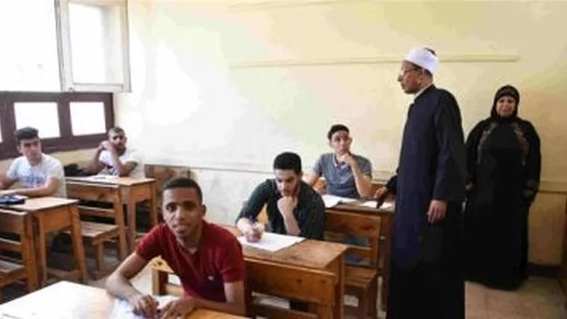 طلاب القسم الأدبى بالثانوية الأزهرية يؤدون امتحان الأدب والمطالعة ‌..اليوم
