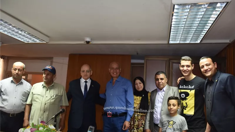 نائب رئيس جامعة السادات يكرم العاملين المحالين للمعاش
