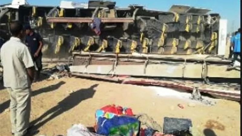 بالاسماء .. مصرع وإصابة 21 شخصا اثر انقلاب اوتوبيس بنجع حمادى