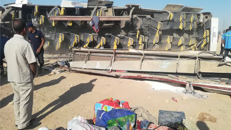 الصحة: وفاة 3 مواطنين وإصابة 18 آخرين فى حادث انقلاب أتوبيس نجع حمادي