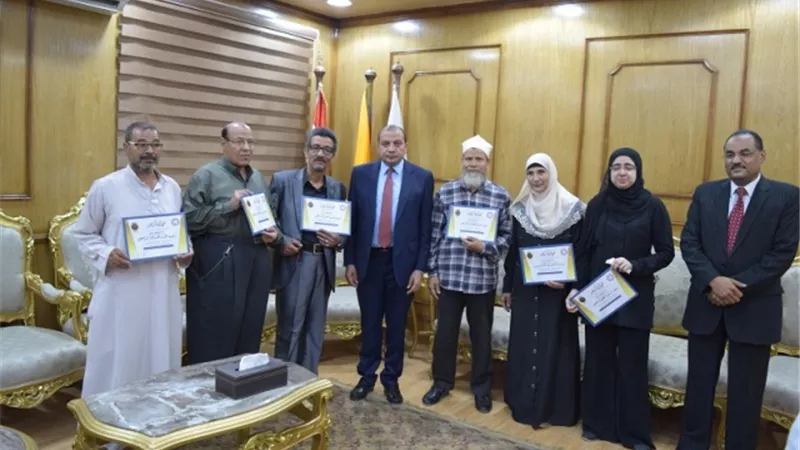 رئيس جامعة بني سويف يكرم المحالين على المعاش خلال شهر يونيو