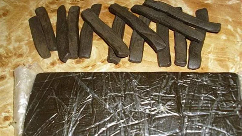 5 سنوات وغرامة 100 الف جنيه لتاجرى مخدرات بالمراغة