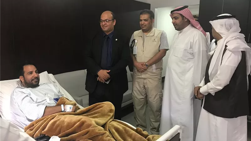 مندوب القنصلية العامة المصرية في جدة يزور مصابي حادث مطار أبها