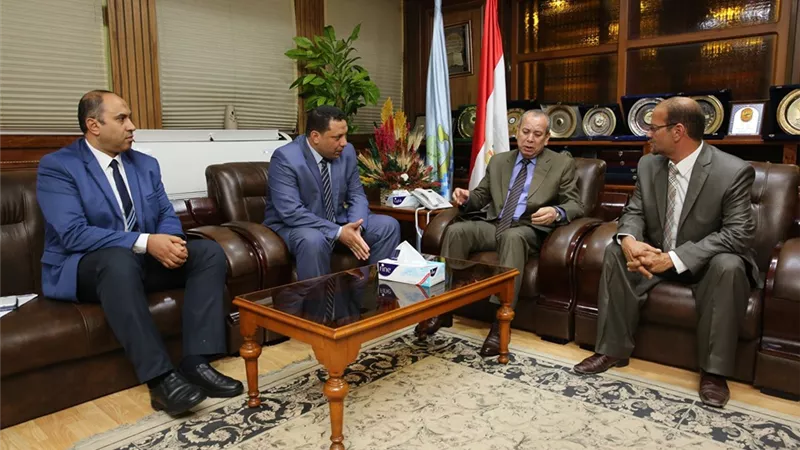 محافظ كفر الشيخ يناقش تطوير مركز الكبد