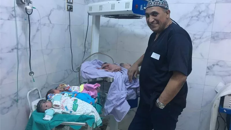 سيدة تلد 5 توأم بصحة جيدة بعد تأخر حملها 7 سنوات بالغربية