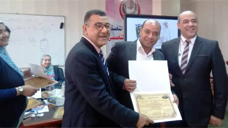 مستشفى الزيتون تكرم شريف شوقى الصحفى ببوابة الجمهورية للتميز فى الاداء الاعلامى