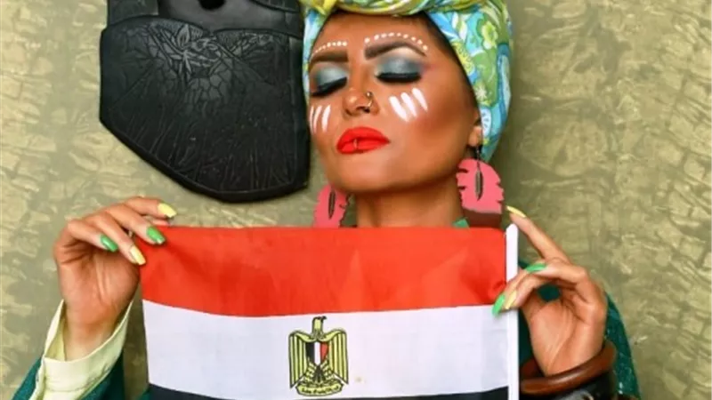 الموديل ميما عمر تتألق بلوك القارة السمراء .. بالصور