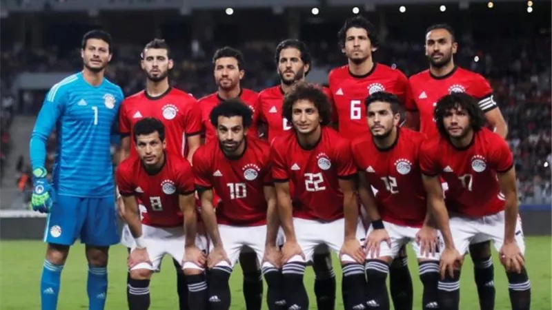 منتخب الفراعنة بالزي التقليدي في مواجهة الكونغو