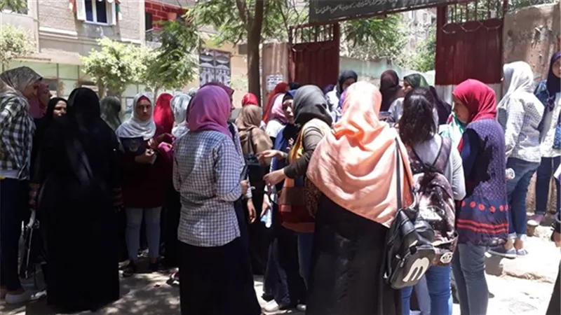اليوم.. طلاب الثانوية العامة يؤدون امتحان الكيمياء والجغرافيا