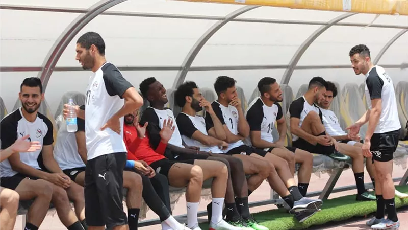 قبل لقاء الكونغو بساعات.. تفاصيل جلسة محمد صلاح مع لاعبى المنتخب