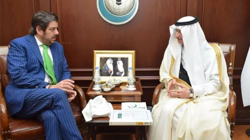 الأمين العام للتعاون الاسلامي يستقبل سفير الأرجنتين بالسعودية