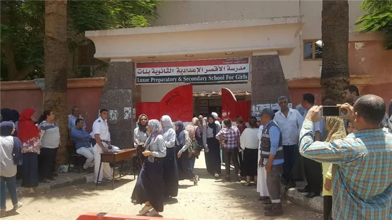 سعادة بالجغرافيا وسط طلاب الأدبى بالأقصر