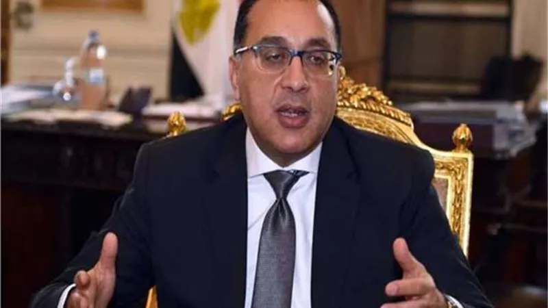 مدبولى يبحث مع شركة بومباردييه تحديث جرارات السكك الحديدية