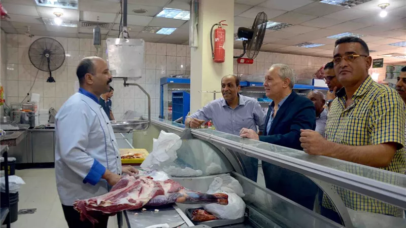محافظ الأقصر يتفقد المستشفى الدولى ويستمع لشكاوى المرضى