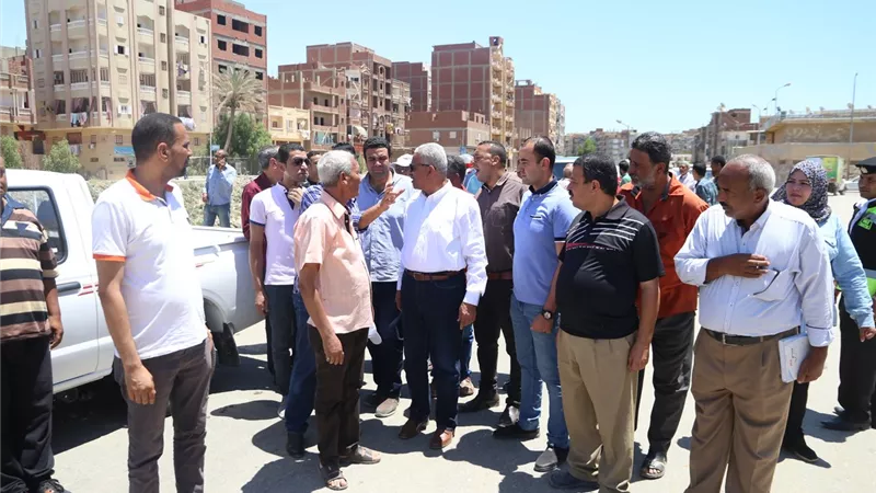 صقر يشدد علي المتابعة المستمرة لترعة السويس