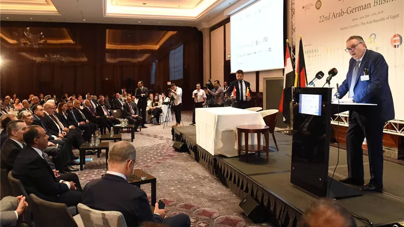 وزير الاقتصاد الألمانى يشيد بما تمتلكه مصر من عمالة مدربة