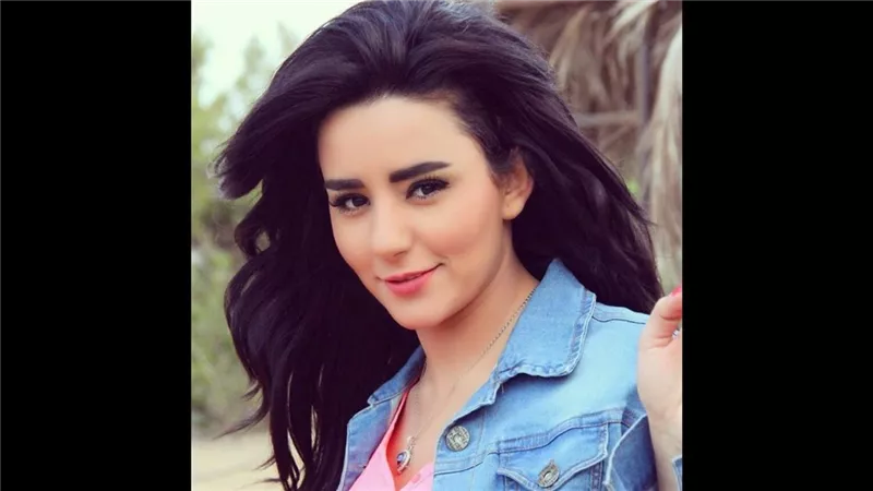 إيمان سلامه تشعل انستجرام بتشيرت المنتخب .. صورة