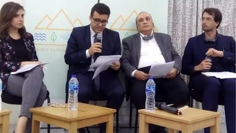 تحديات الصحافة مع وسائل التواصل الاجتماعى فى ندوه