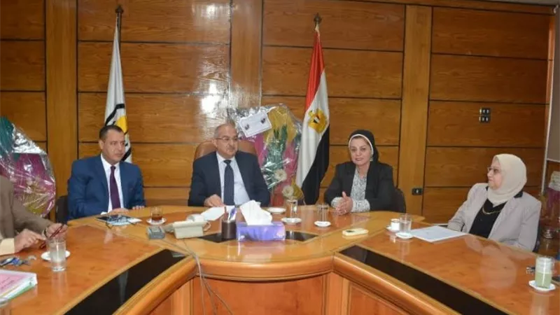 رئيس جامعة أسيوط يلتقي وفد وزارة التعليم العالي للقياس والتقويم