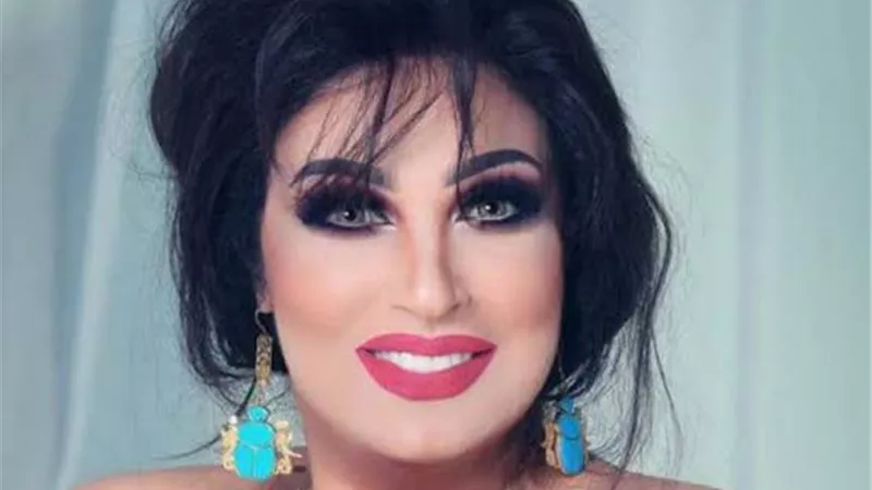 بالفيديو : وصلة رقص لفيفي عبده فى الشارع