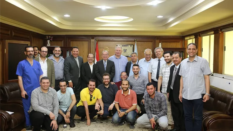 محافظ كفرالشيخ يستقبل القافلة الطبية لجمعية جراحة الأطفال المصرية