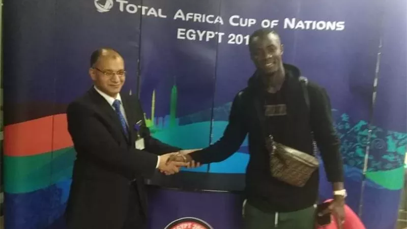 نجم مان يونايتد يصل القاهرة للمشاركة في مباريات منتخب كوت ديفوار بأمم أفريقيا