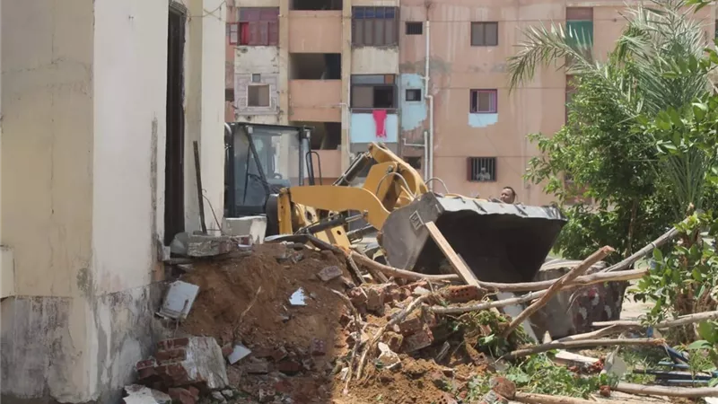 جهاز مدينة السادات يشُن حملة للقضاء على المخالفات والإشغالات بالمدينة.. صور