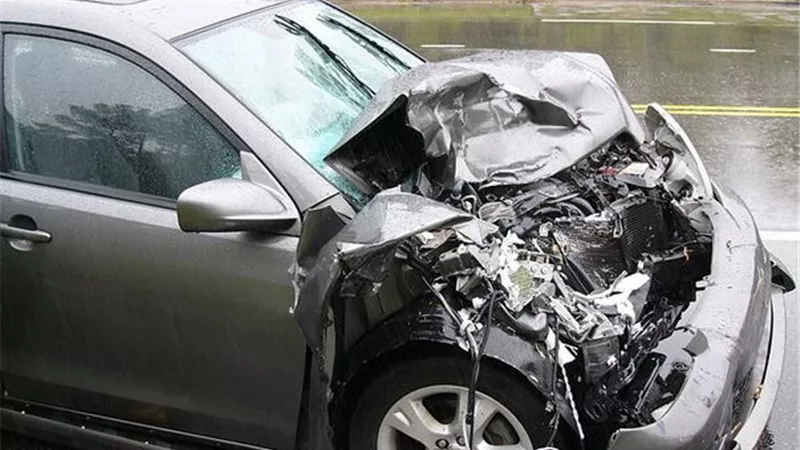 يتهم زوجته وشقيقها بتحطيم سيارة العهدة بسبب الخلافات العائلية