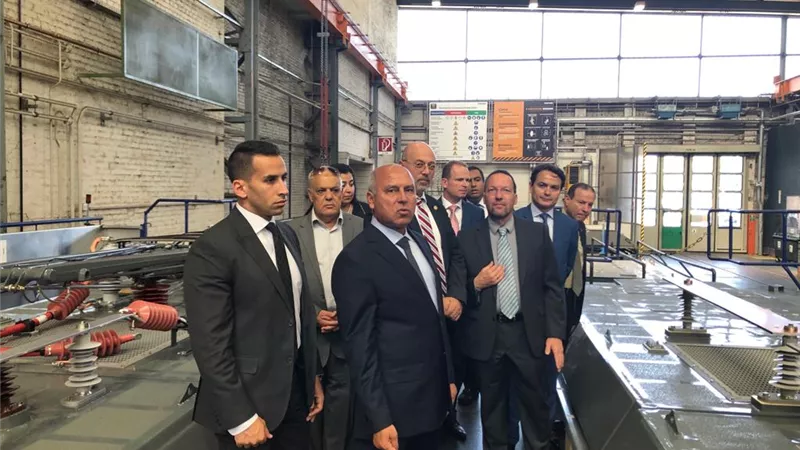 جولة تفقدية بمصنع بومبارديه لجرارات السكك الحديدية