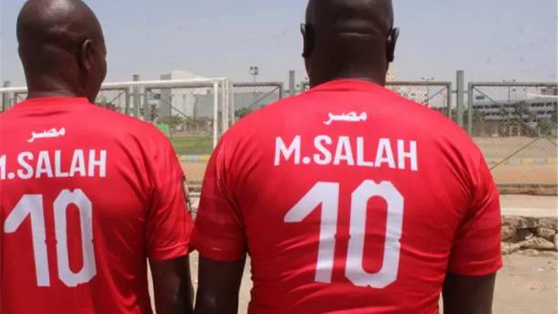 أمم أفريقيا 2019 ..جماهير بنين ترتدي قميص محمد صلاح