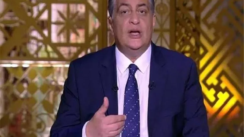 أسامة كمال يدافع عن محمد صلاح