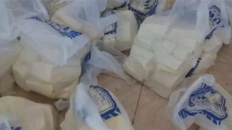 ضبط ٣ اطنان جبنة مجهولة المصدر داخل مصنع بالهرم