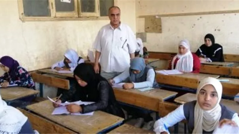 اصابة طالبتان بأسيوط بحالة اغماء اثناء اداء امتحان مادة الجيولوجيا