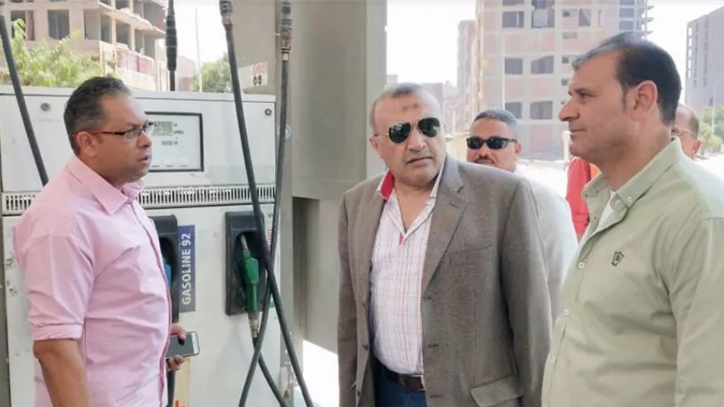 جوله تفقديه لرئيس حي العمرانيه علي محطات الوقود لمتابعه أسعار