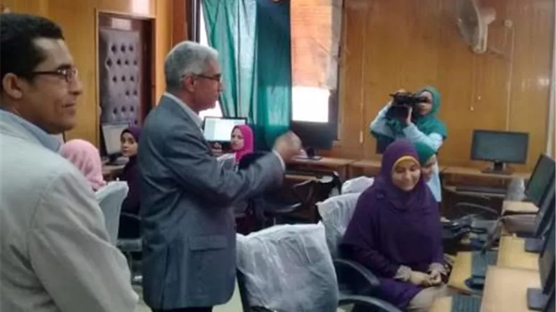 رئيس جامعة جنوب الوادي يتفقد التدريب على الامتحان الموحد لكلية طب اسنان