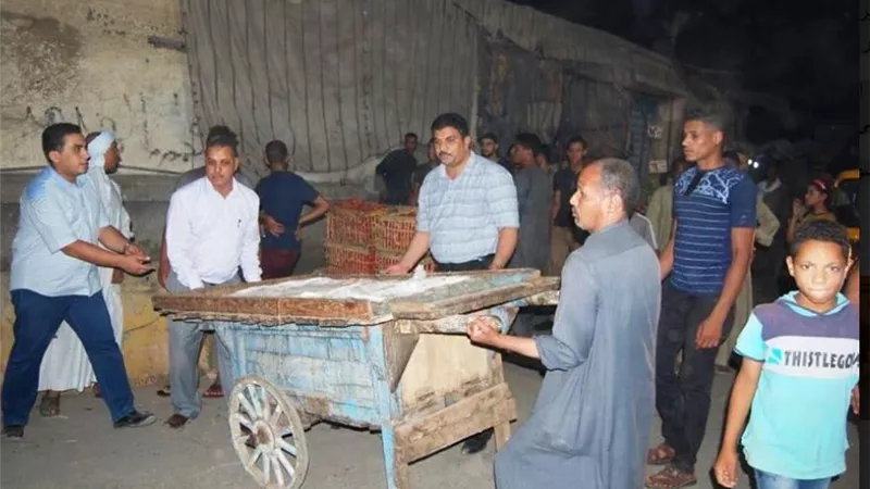 جولة ليلية لمحافظ سوهاج تسفر عن ضبط 800 مخالفة وغلق 3 مقاهي بالشمع الأحمر