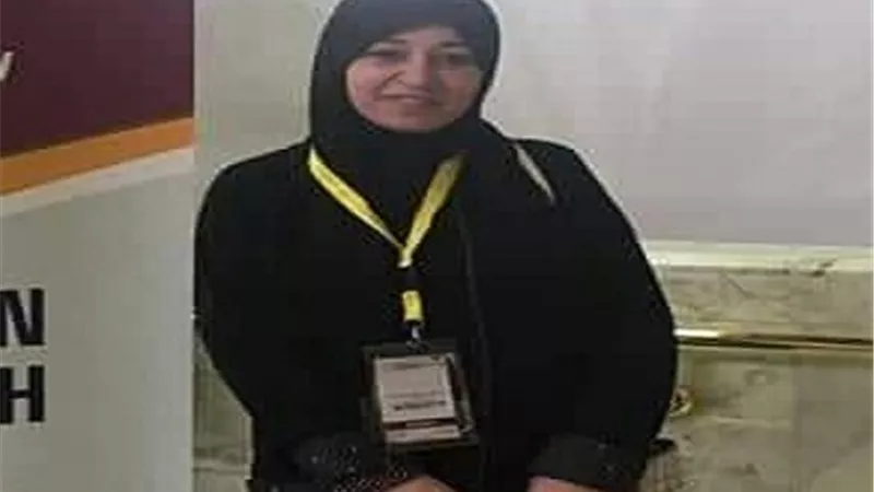 طبيبة مصرية تساعد سيدة سعودية في ولاتها على متن الطائرة
