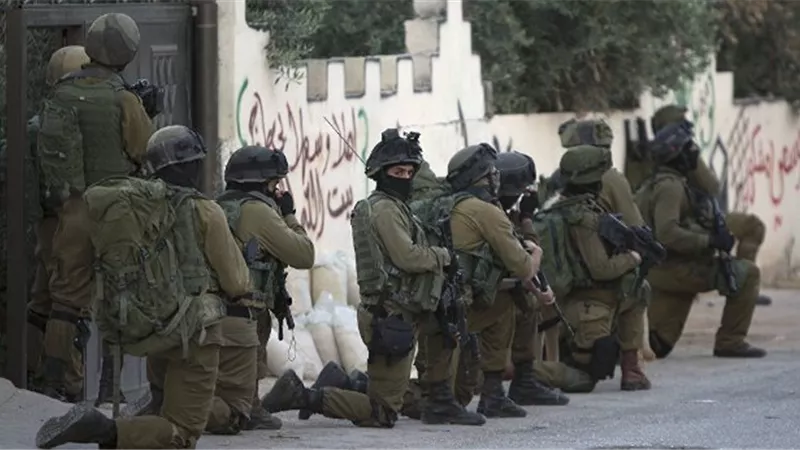 الجيش الإسرائيلي يعتقل وزير القدس في السلطة الفلسطينية