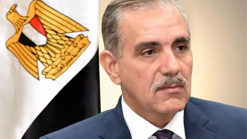 تحرير 302 مخالفة إشغالات وإزالة التعديات على أراضى بمراكز أسيوط