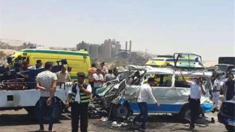 بالاسماء.. إصابة 7 أشخاص من أسرة واحدة بحادث انقلاب سيارة نصف نقل في البحيرة