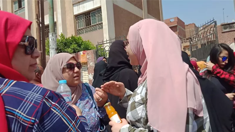 فرحة عارمة بين طلاب الثانوية العامة باسيوط لسهولة مادة التربية الوطنية