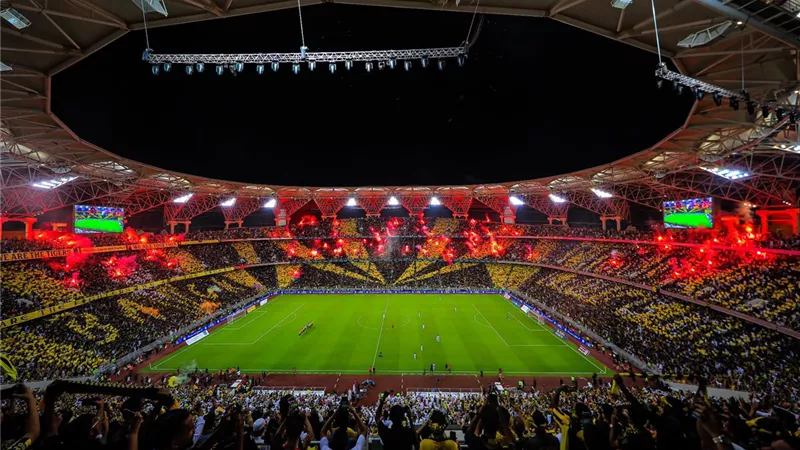 فيديو..جماهير اتحاد جدة تحتشد أمام الطائى للاحتفال بلقب دورى روشن