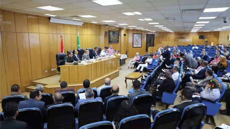 محافظ المنيا يترأس اجتماع المجلس التنفيذي للمحافظة