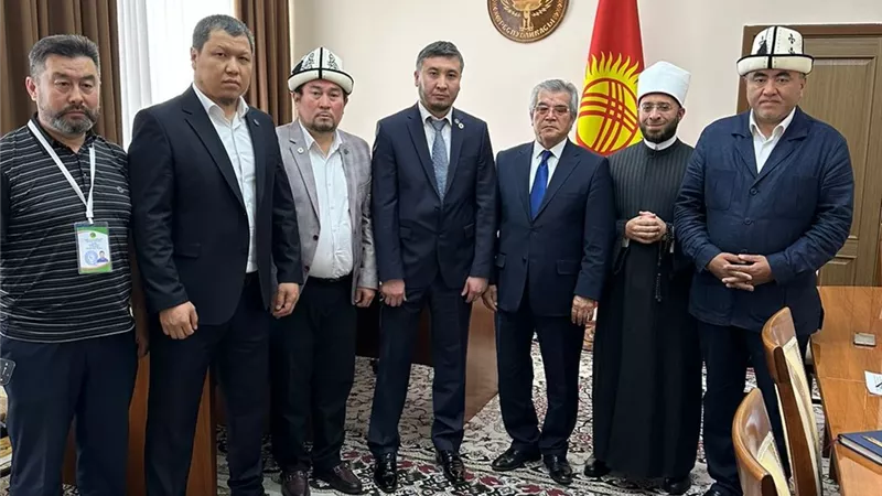 مساعد رئيس جمهورية قرغيزيا يستقبل الدكتور أسامة الأزهري