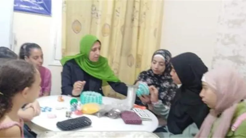 دورات تدريبية للحرف اليدوية برعاية حماة وطن التجمع الثالث.. صور
