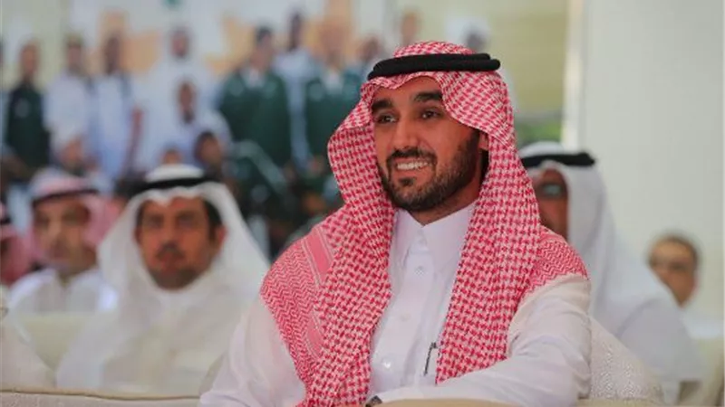 الوزير السعودي يعلق على انتقال ميسى وبنزيما للهلال والاتحاد فيديو