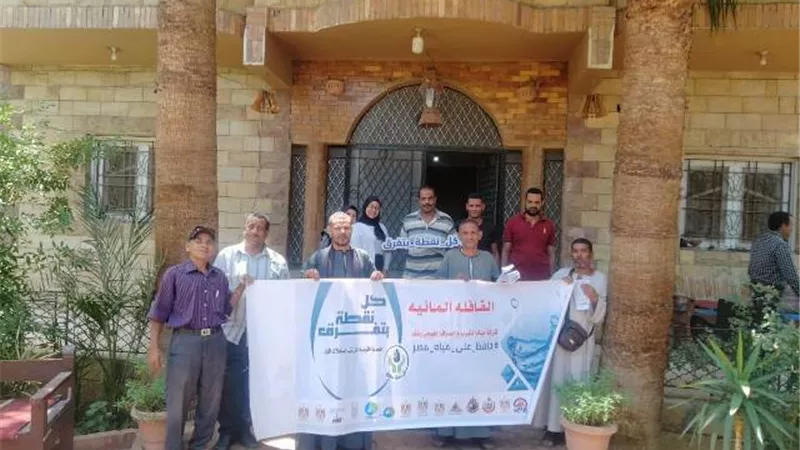 شركة مياه قنا تنظم ((قافلة مائية)) بقرية الكوم الاحمر بفرشوط